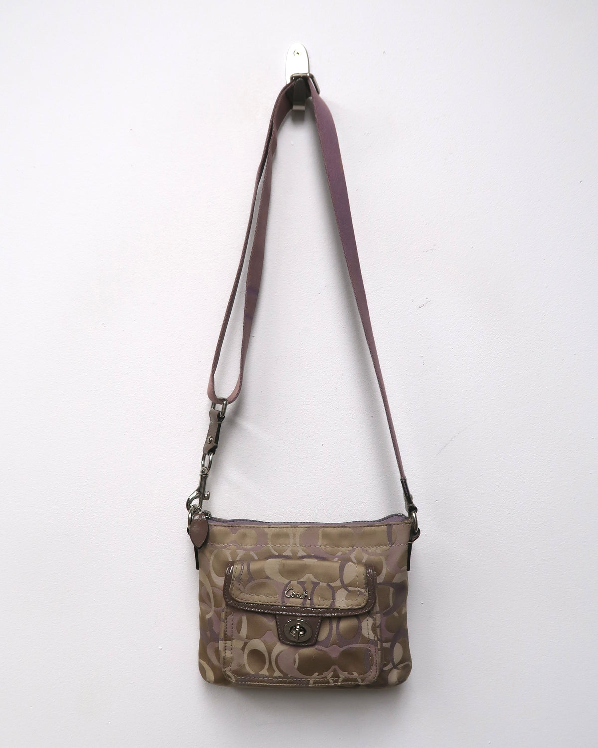 Coach Penelope Signature Jacquard Turnlock Pocket Swingpack