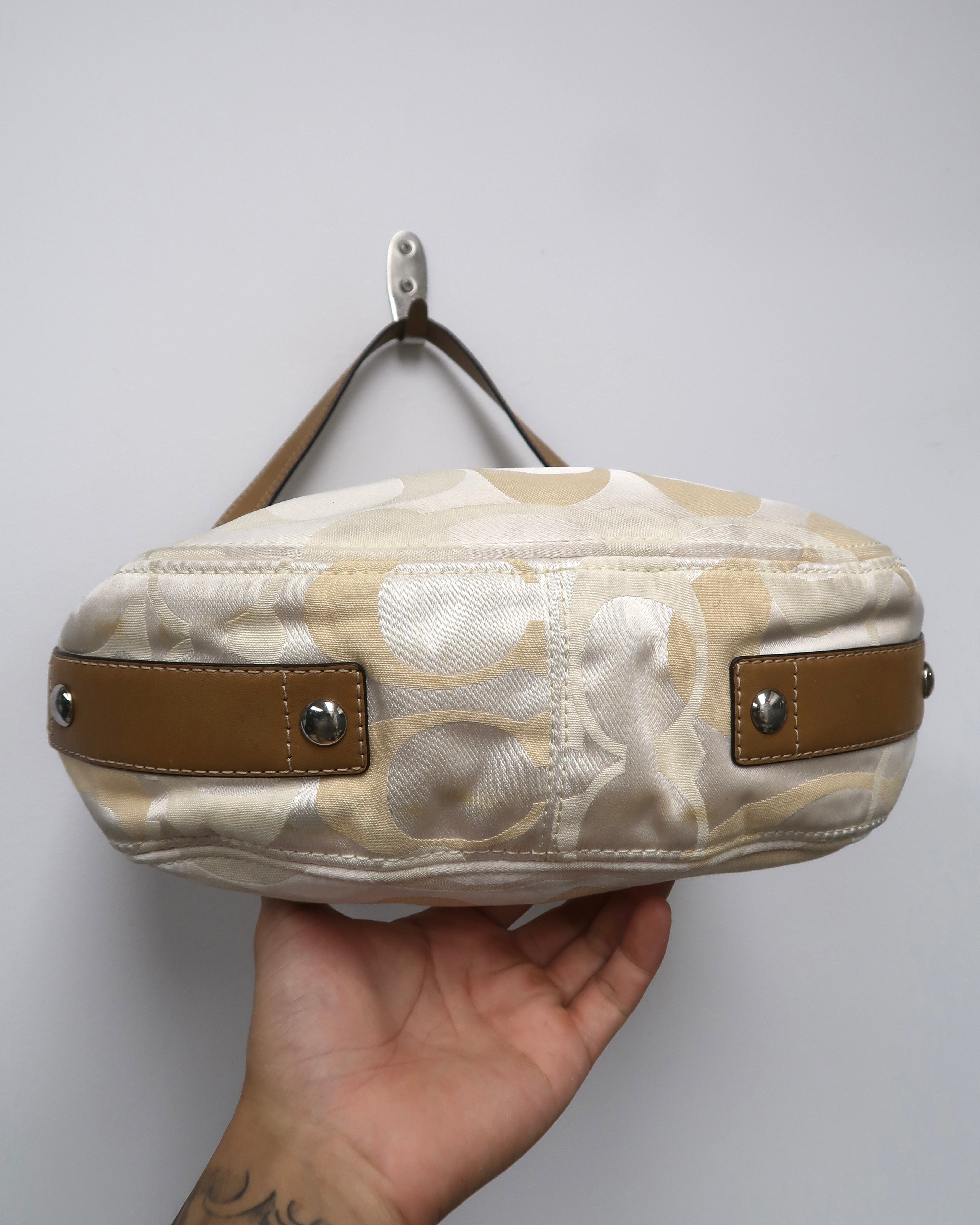 Coach Optic Signature Zoe Hobo handbag