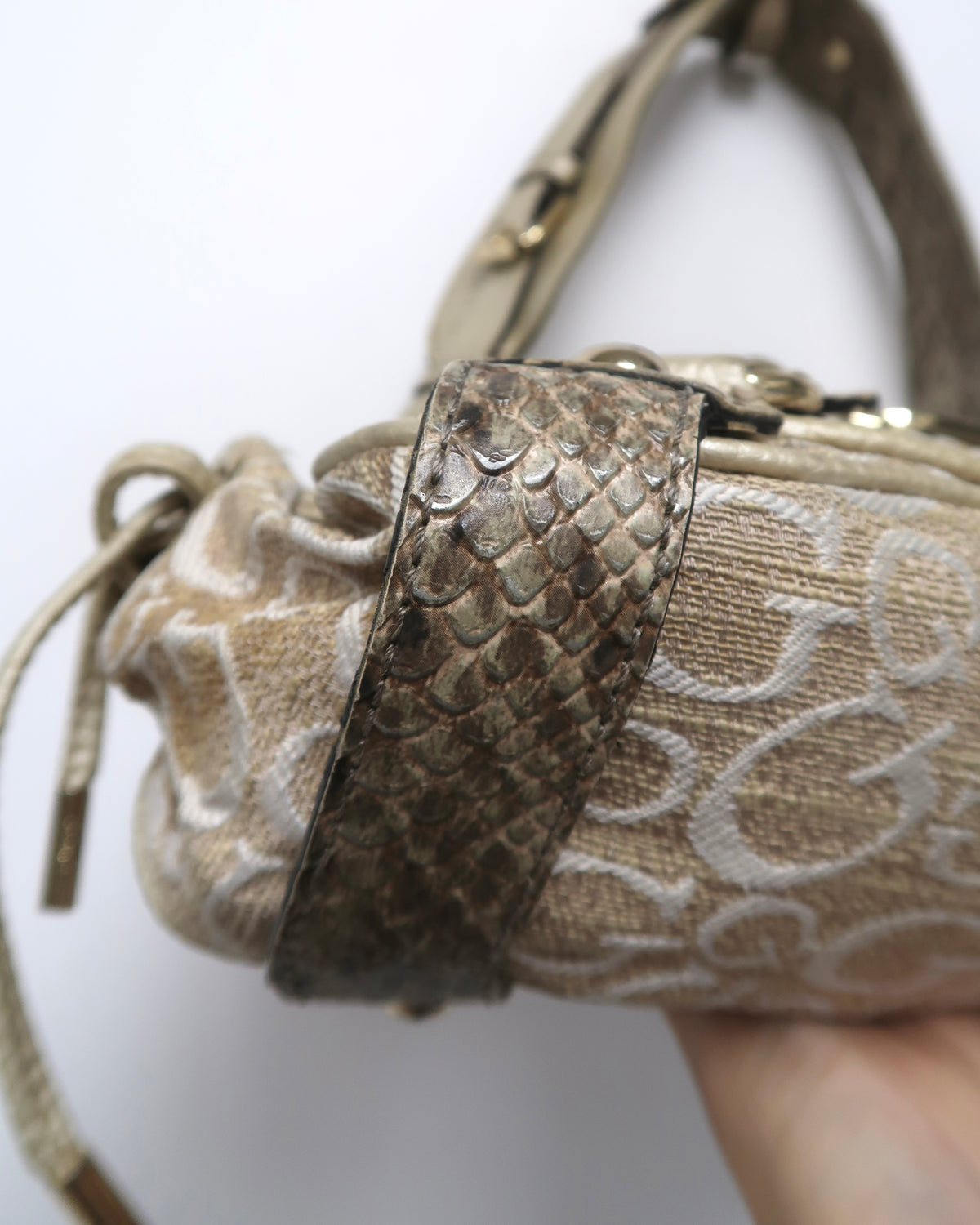 GUESS shoulder bag