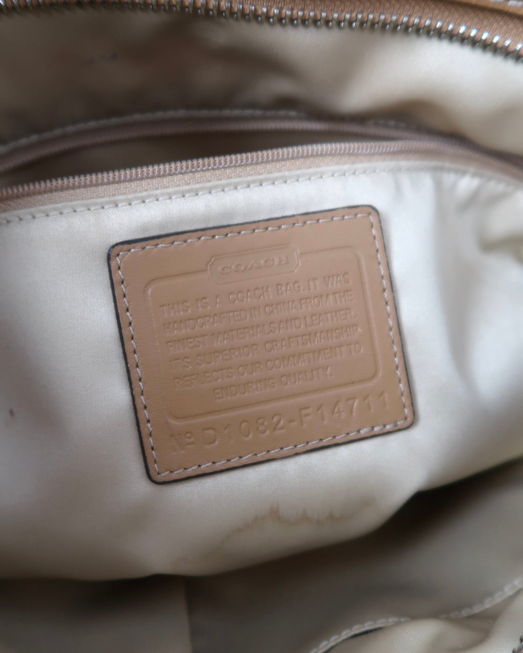 Coach Optic Signature Zoe Hobo handbag