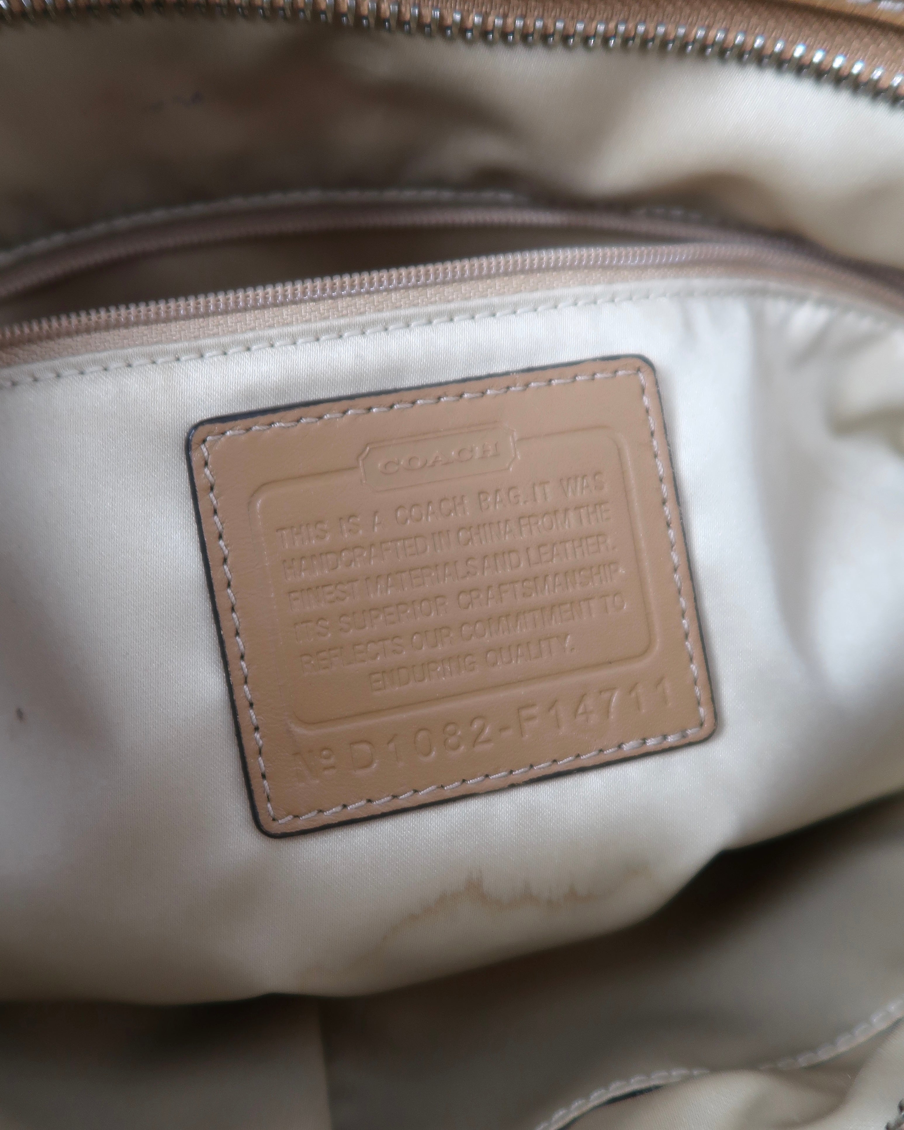 Coach Optic Signature Zoe Hobo handbag