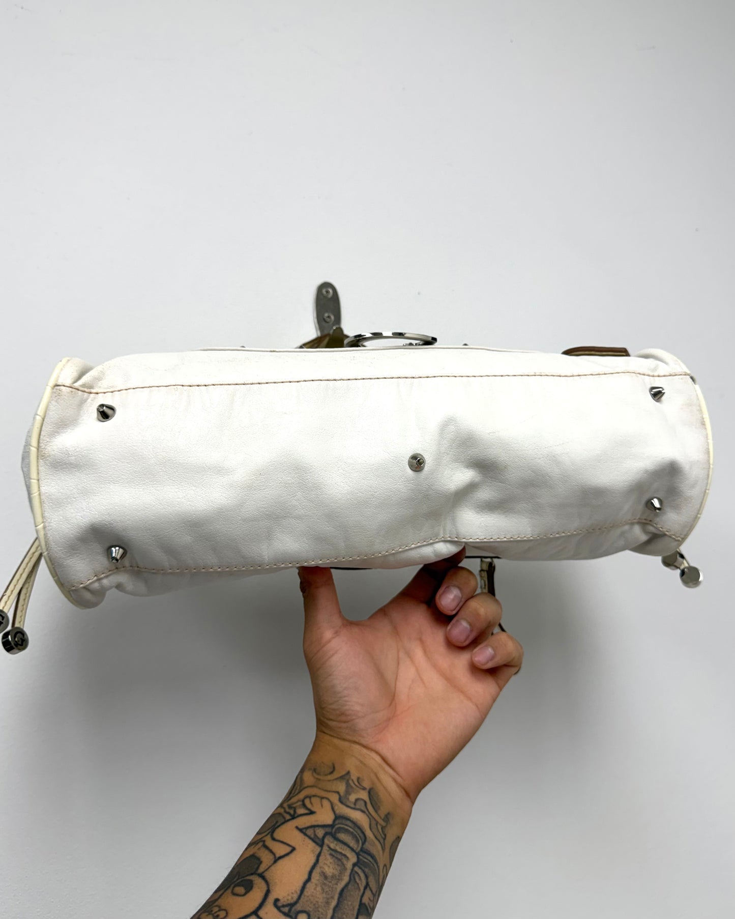 Y2K Guess white leather shoulder bag