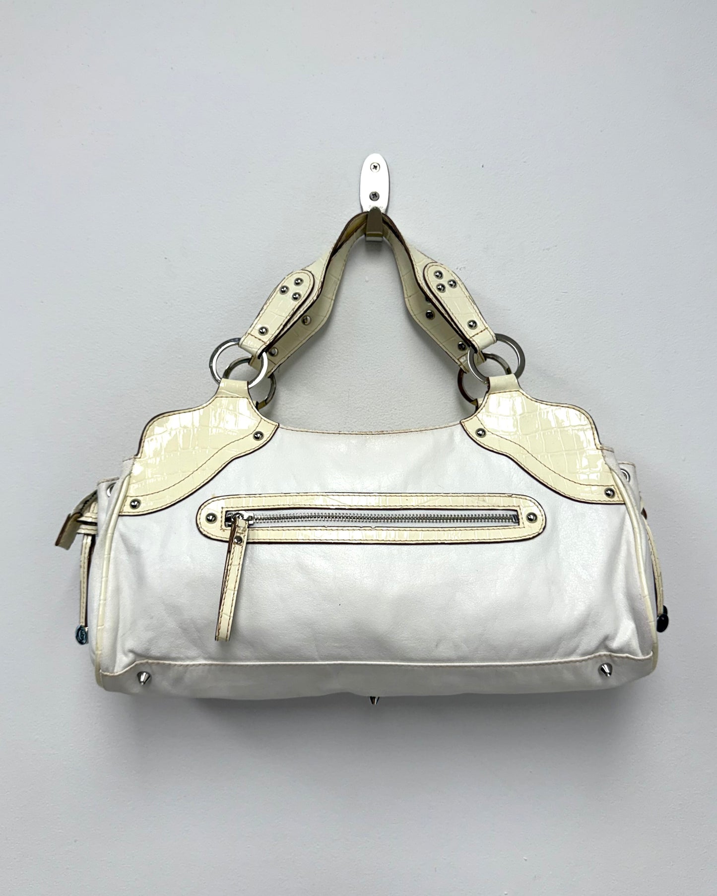 Y2K Guess white leather shoulder bag