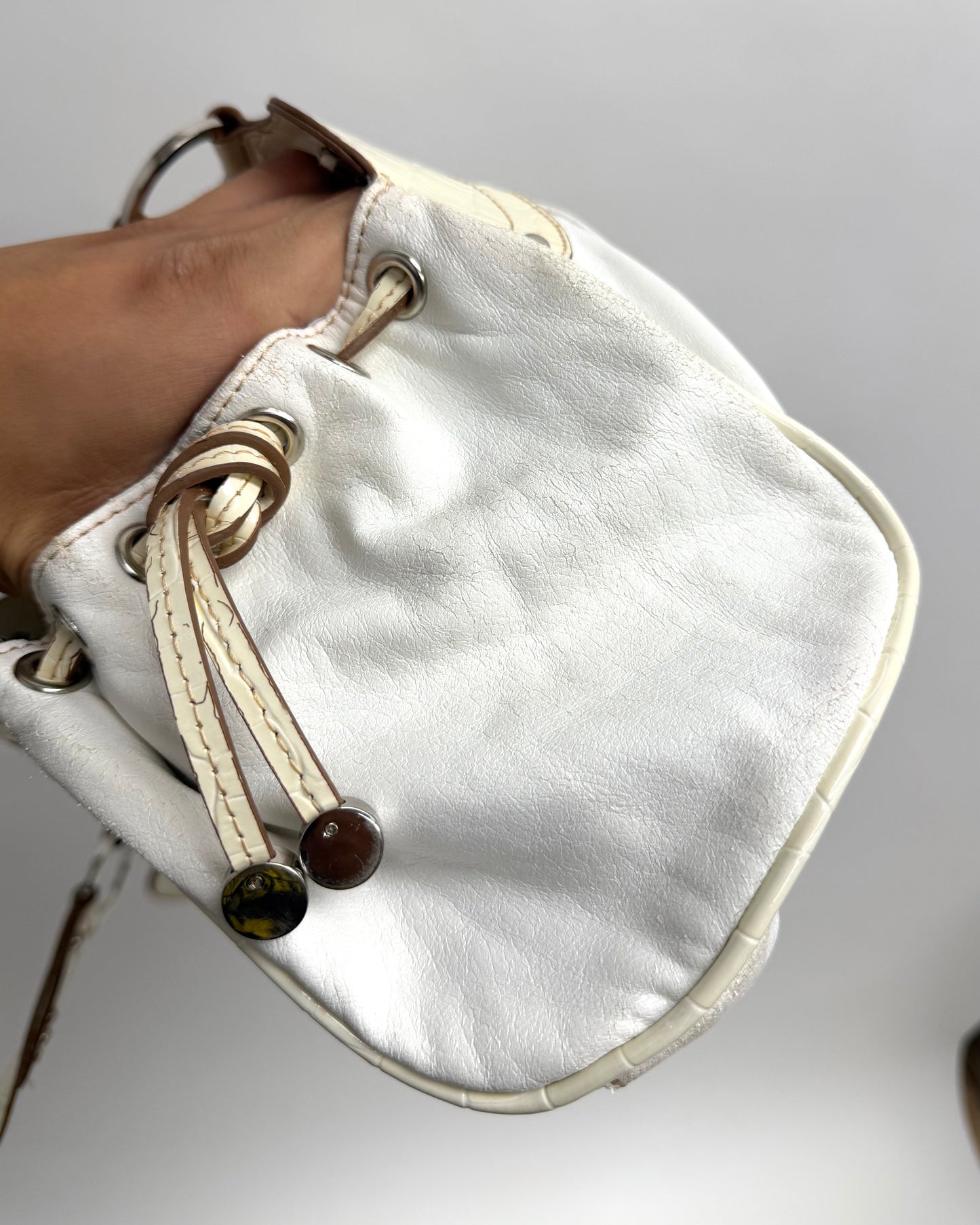 Y2K Guess white leather shoulder bag
