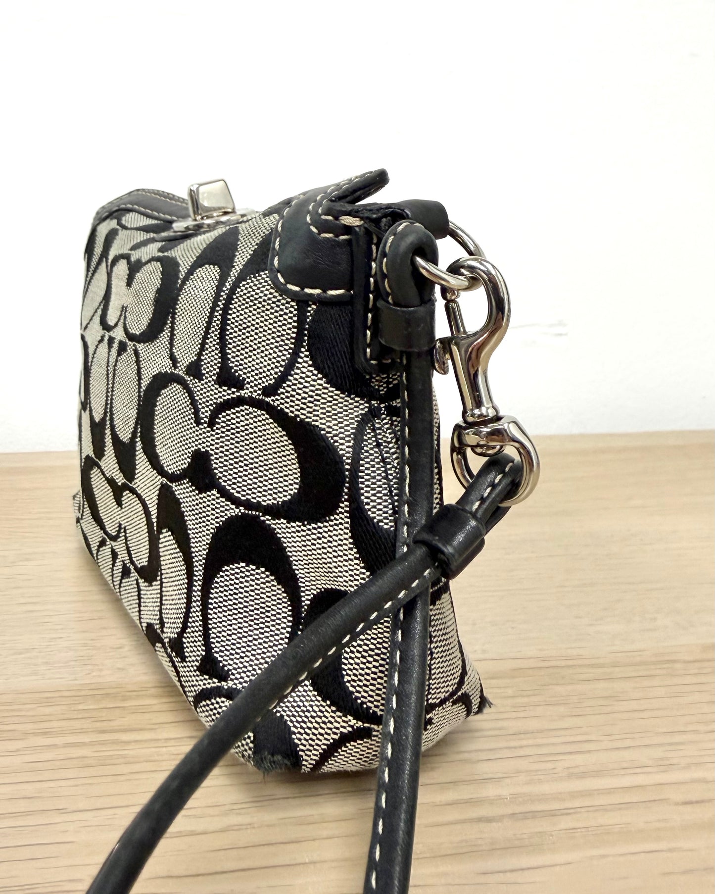 Coach Jacquard Signature C Turn Lock Medium Black and Cream Wristlet
