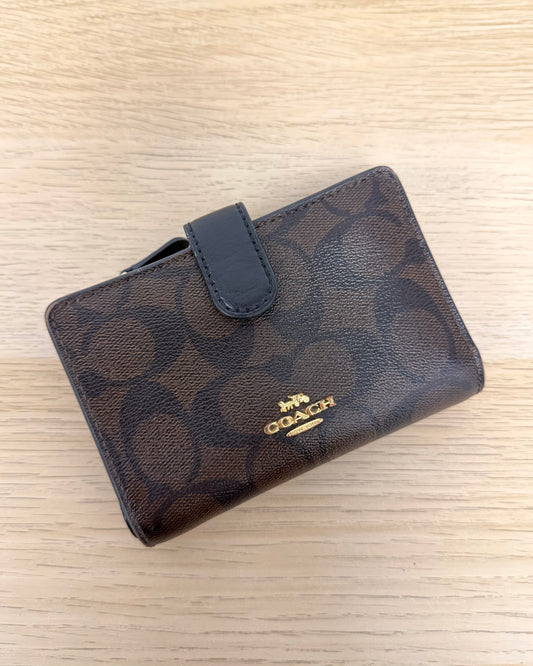 Coach Medium Corner Zip Wallet