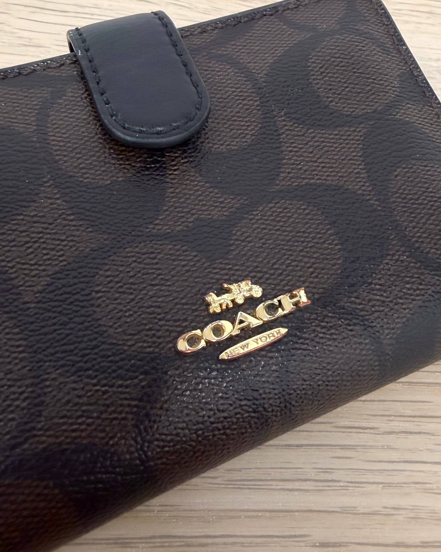 Coach Medium Corner Zip Wallet