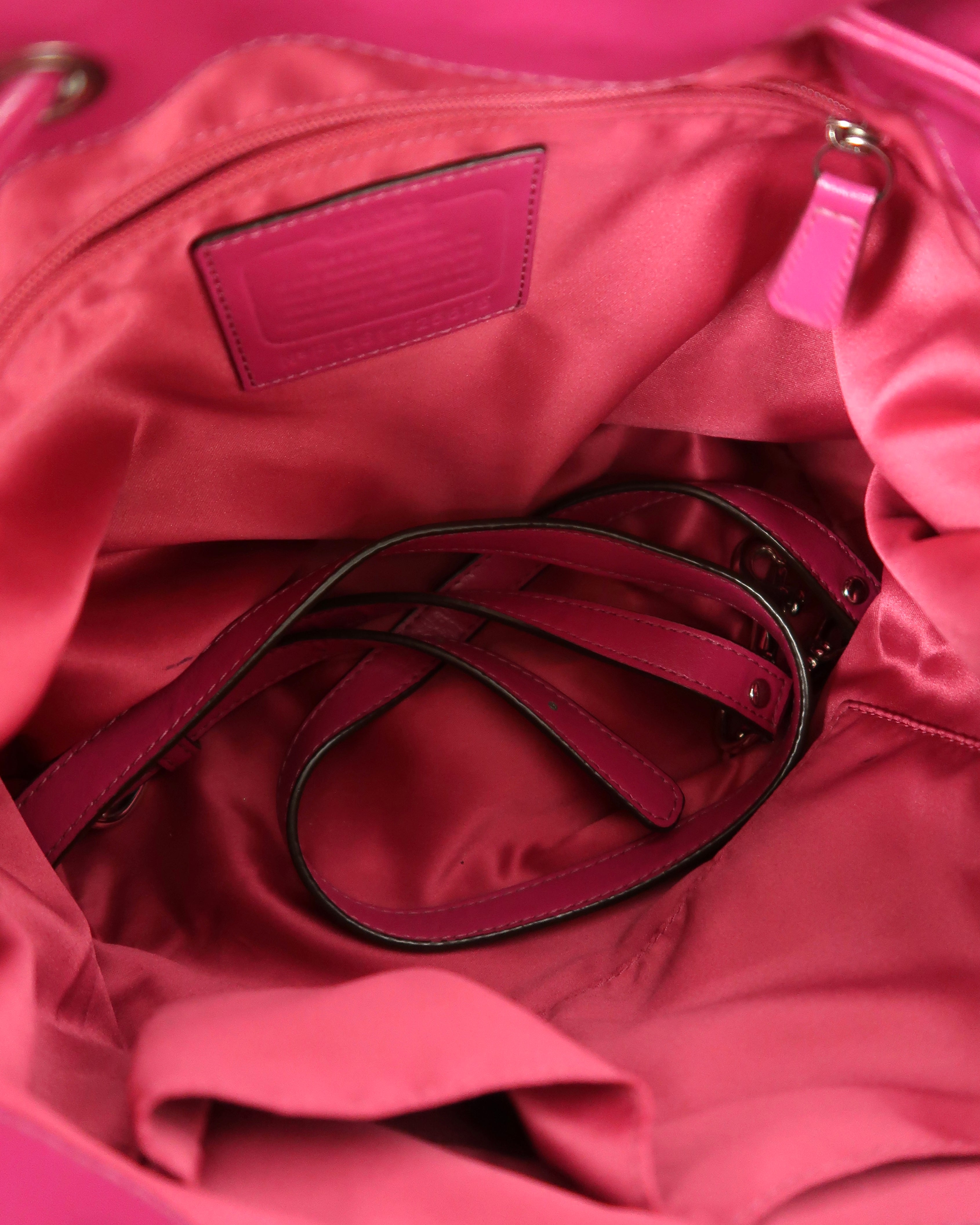 Coach Daisy Outline Signature Monogram
