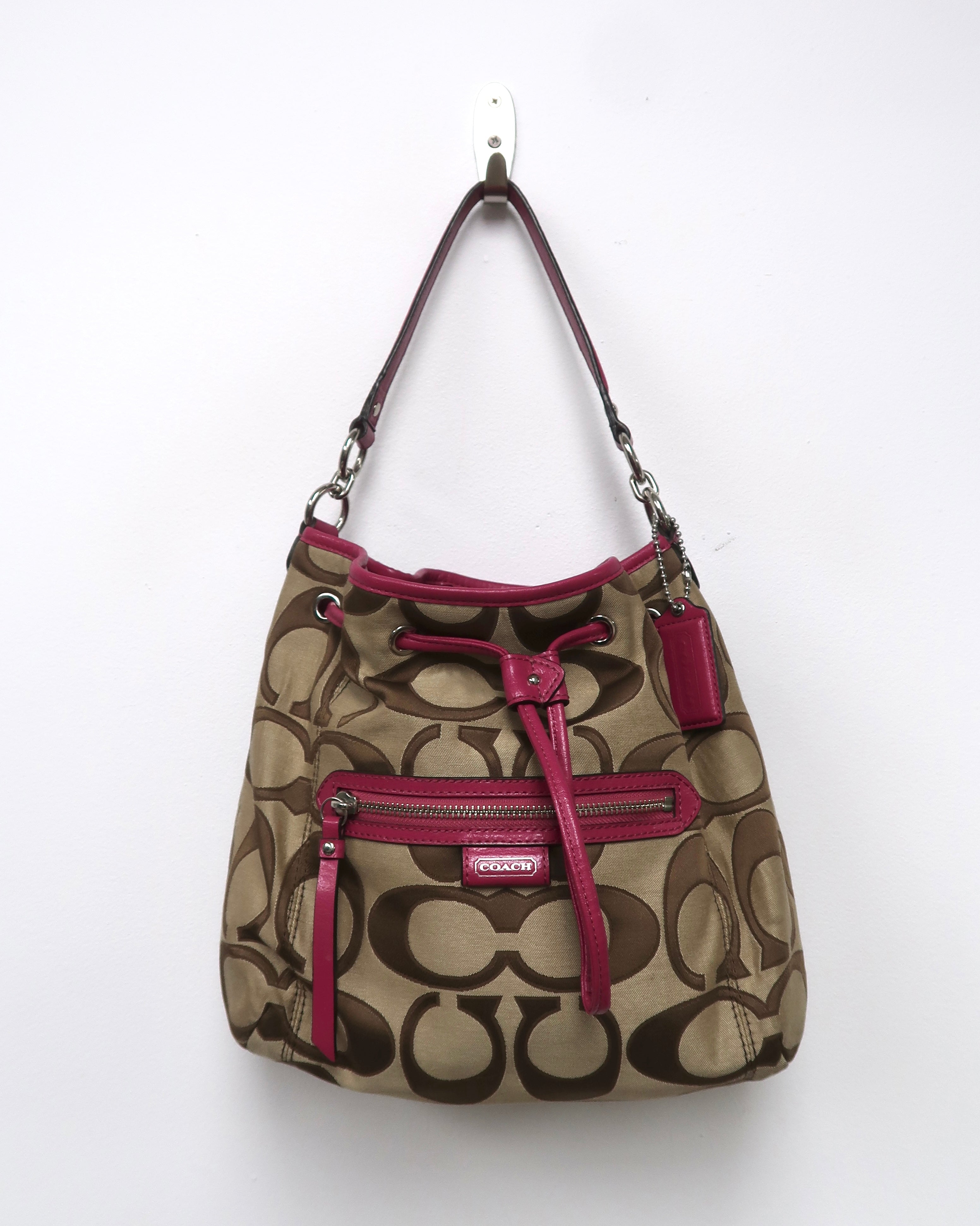 Coach Daisy Outline Signature Monogram