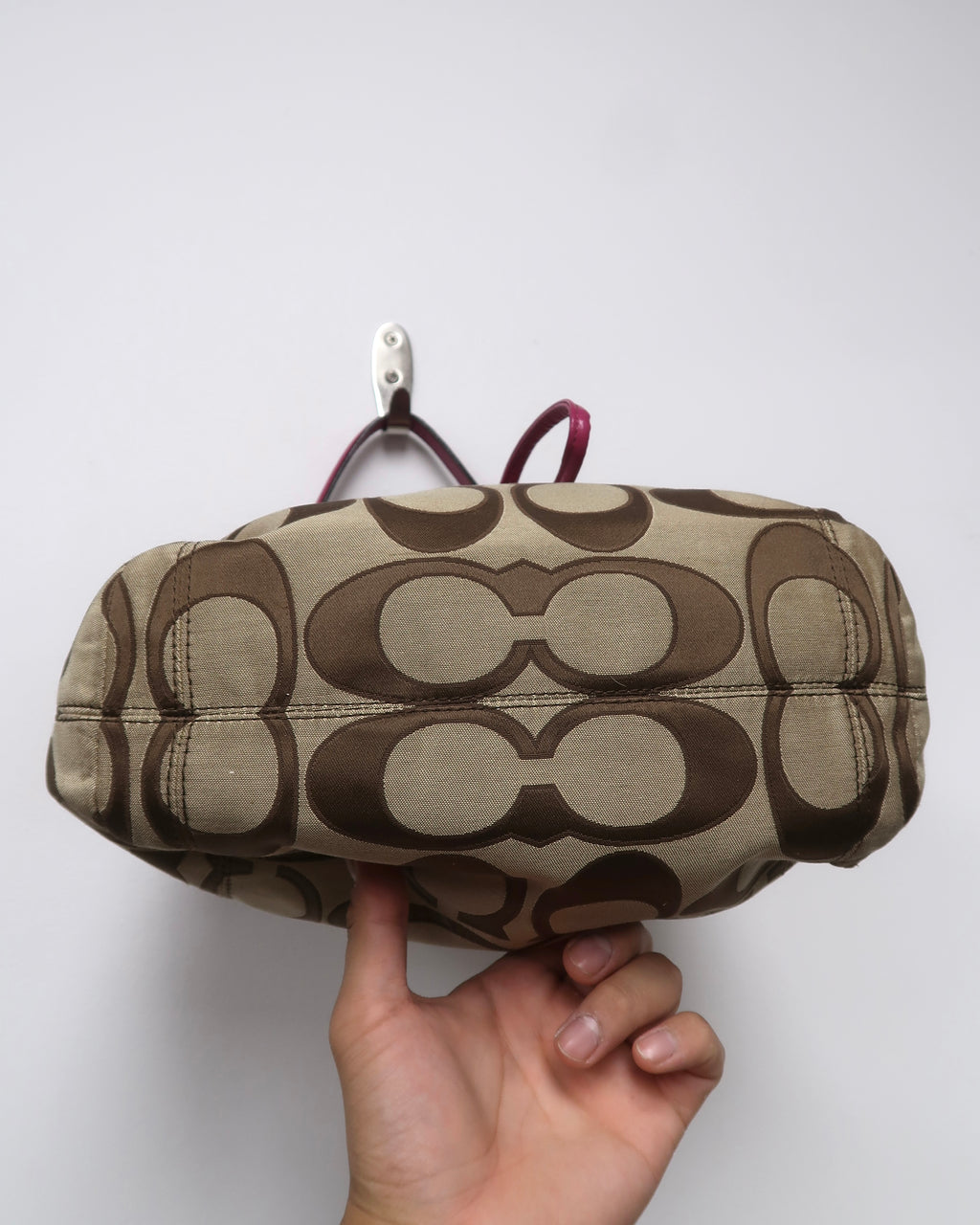 Coach Daisy Outline Signature Monogram