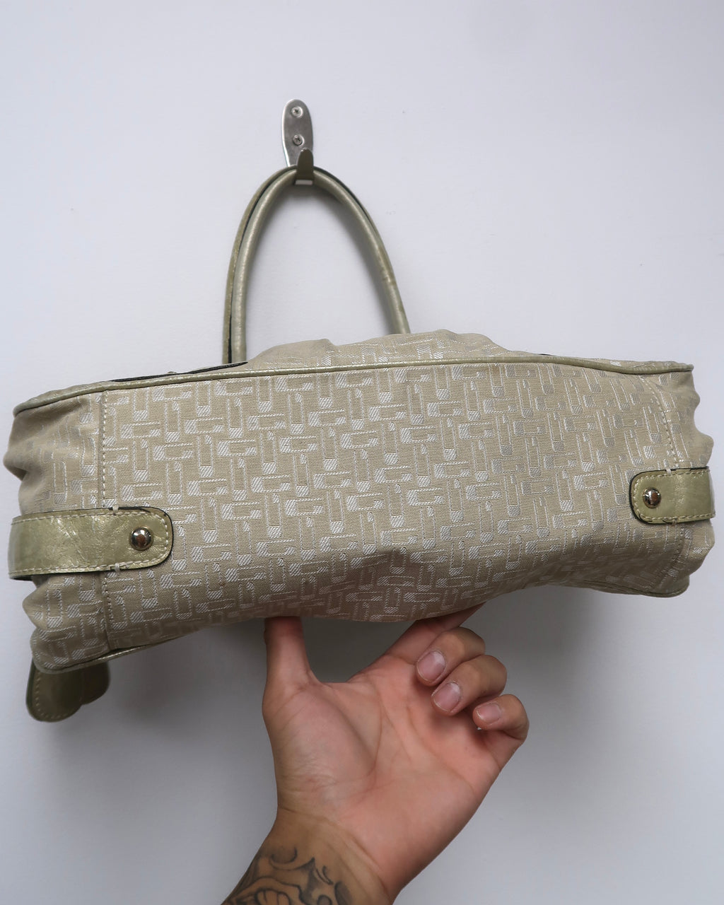 Guess gold beige logo tote bag