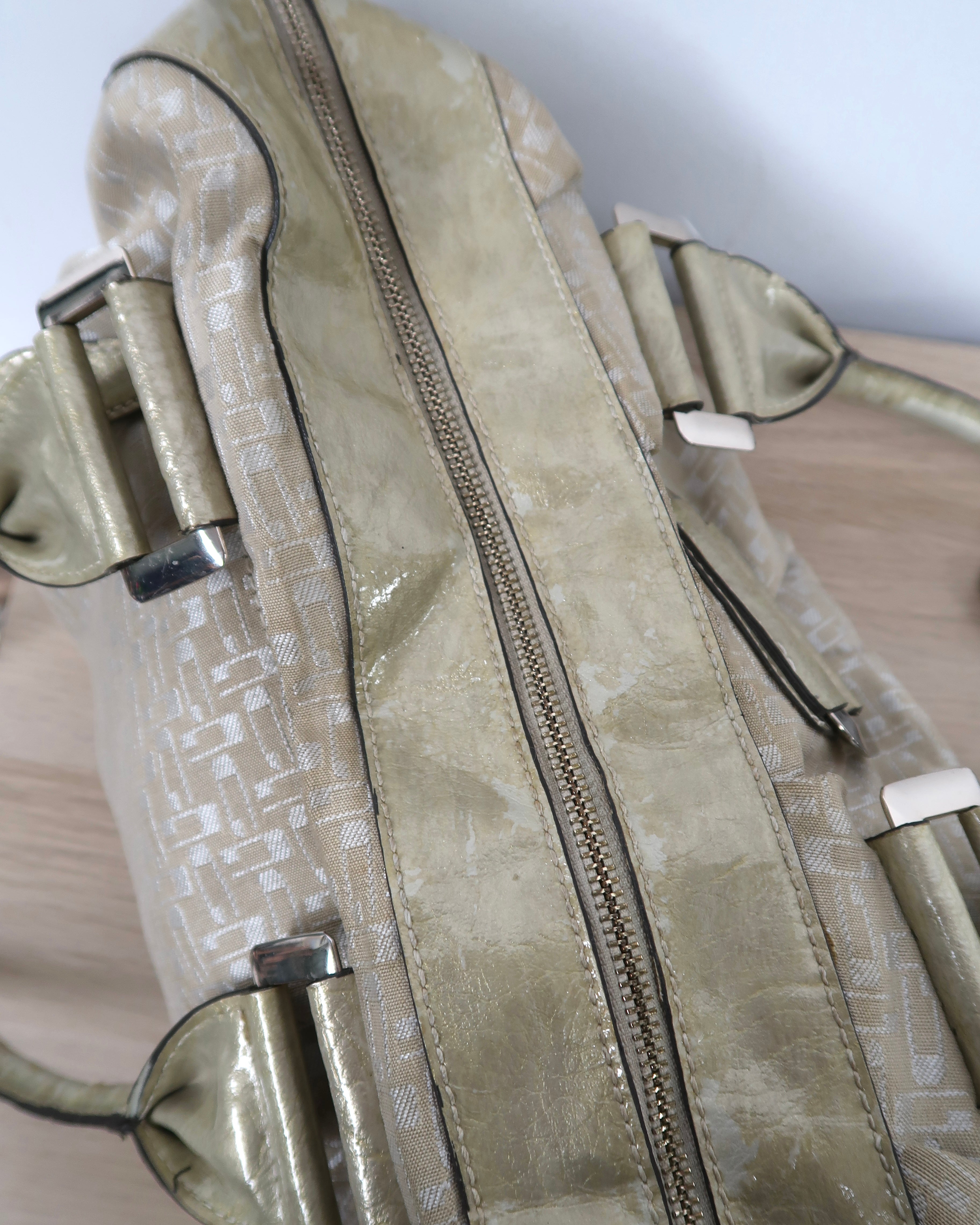 Guess gold beige logo tote bag