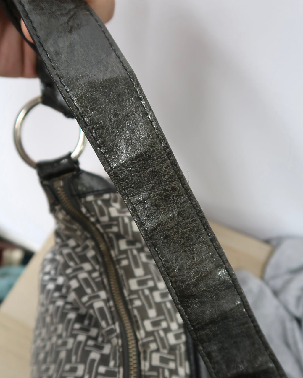 Y2K Guess hobo shoulder bag