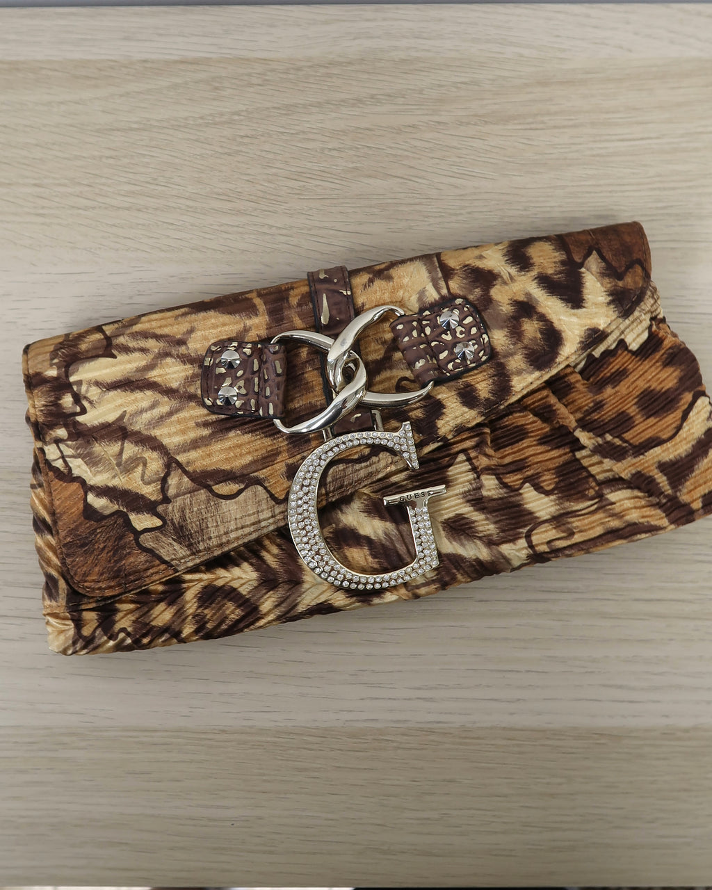 GUESS clutch