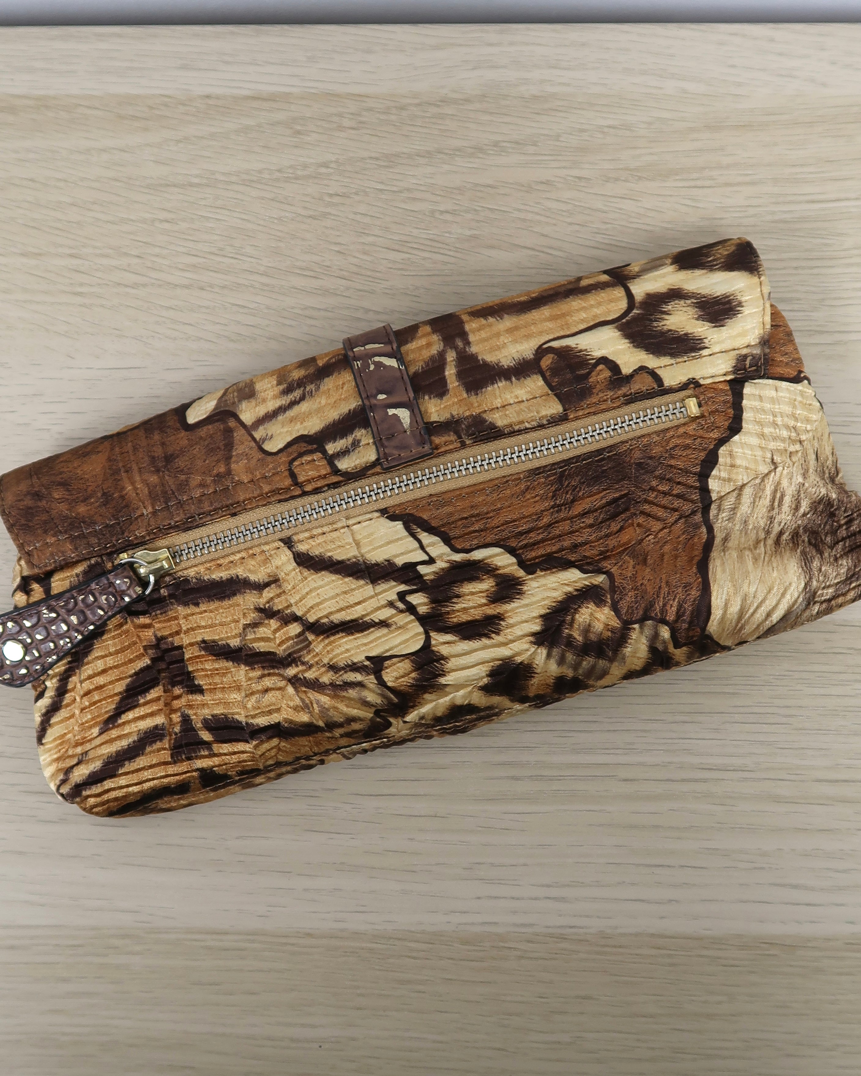 GUESS clutch
